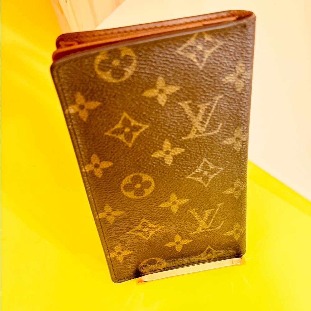 Luis Vuitton Monogram Agenda And card holder in good condition